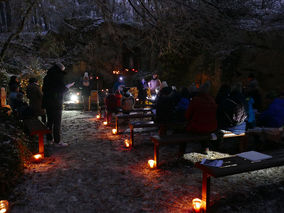 Waldadvent in der Fatima-Grotte (Foto: Karl-Franz Thiede)